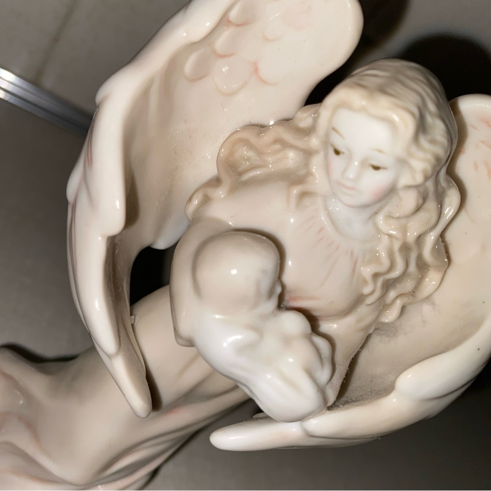 Vintage RuSS Guardian Angel Holding Baby Figure‎ Figurine